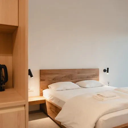 Emeran Reya Estate Hotel