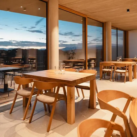 Emeran Reya Estate 3*