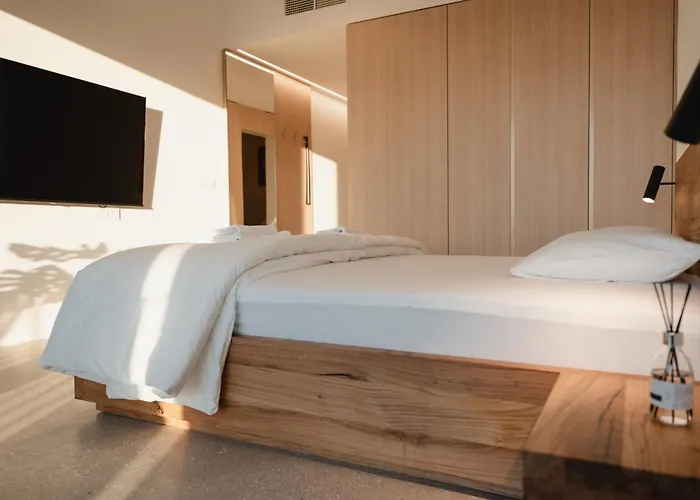 Emeran Reya Estate Hotel 3*