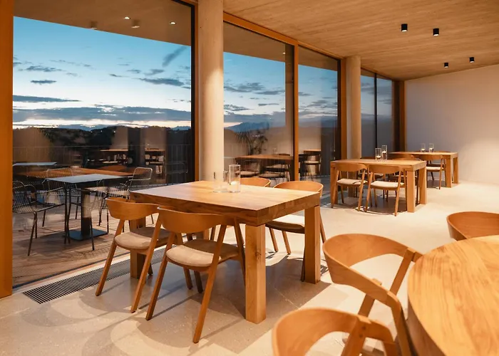 Emeran Reya Estate 3*