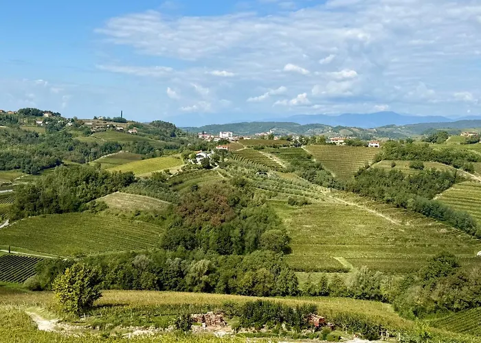 Emeran Reya Estate Hotel