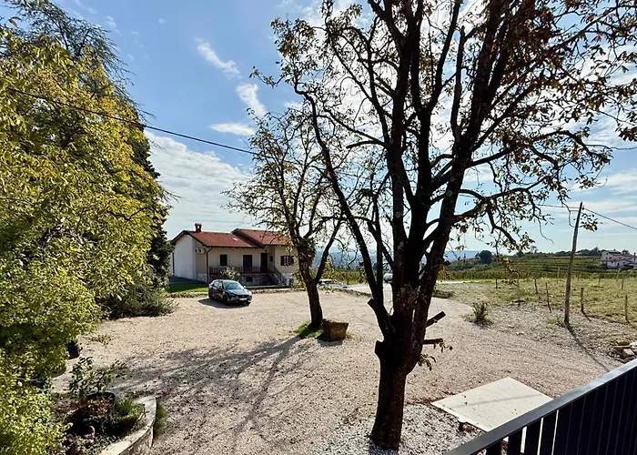 Emeran Reya Estate Smartno